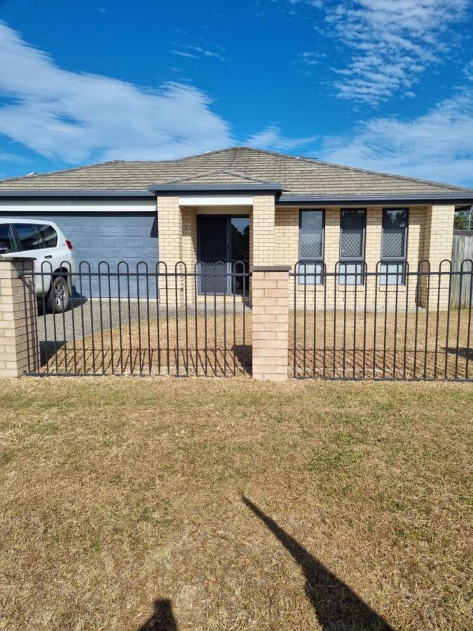 Blk Stays Guest House Deluxe Units Morayfield Dış mekan fotoğraf